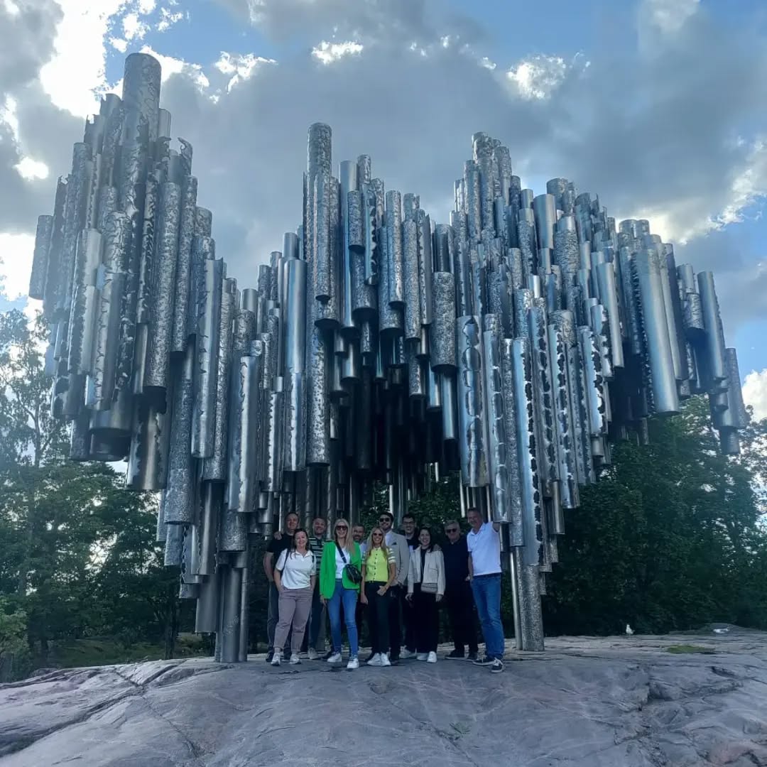 Sibelius Monument Sun Suomi-Finland 🌎🌞 #happyguidehelsinki #guidedtourhelsinki 💚 #greenactivities #sustainabletravelfinland #visithelsinki @thisisfinlandofficial @ourfinland @myhelsinki